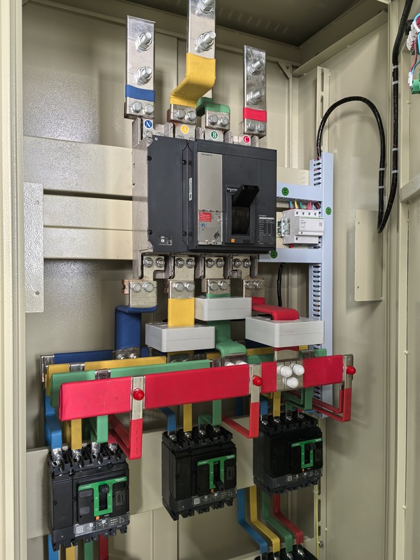 QN-HAND/700KW，過(guò)1000A電流帶漏電配電箱